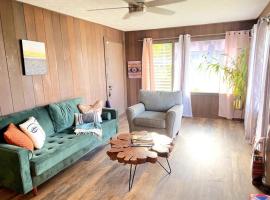 THE HILO HOMEBASE - Charming 3 Bedroom Hilo Home, with AC!, hotelli kohteessa Hilo