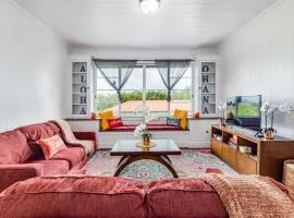 YOUR HILO HOMEBASE - Lovely 3 Bedroom in Heart of Hilo with AC!