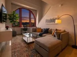 Central 2BR Apt NFL Draft Sleeps 5 Parking