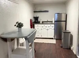 Quirky, private entrance, walk to downtown