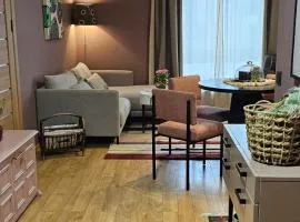 Colourful & Cozy One-Bedroom Apartment