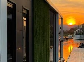 Design-Hausboot am Rheinsteig