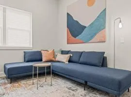 1BR King Bed Sleeps 4 Near Everything