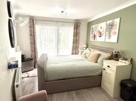 King room with garden access