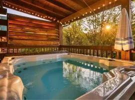 Hot Tub Pet Friendly Sleeps 9 Pool Games