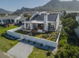 Efcharisto Cottage Sea, Style & Serenity