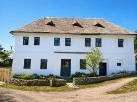 Casa Petri Rosia Montana