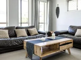 Stylish Cosy Retreat in North Lakes w all Air-Con
