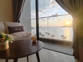 Sunset Seaview Suite 1BR with Balcony at The Shore KK