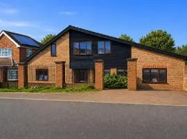 MEDWAY VIEW LUXE HOUSE in Maidstone City Centre with Parking