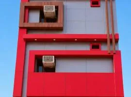 Hotel RED HUT 5min Distance From Railway station