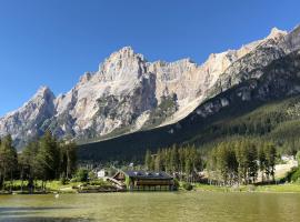 Chalet Al Lago, hotel v destinaci San Vito di Cadore
