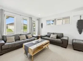 Stylish Cosy Retreat in North Lakes w all Air-Con