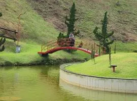 Casa no Sítio Toca da Onça com Piscina, Saúna, Hidro Massagem, Sala de Jogos, Lago, Wi-fi