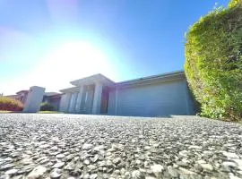 Stylish Cosy Retreat in North Lakes w all Air-Con