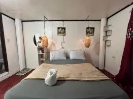 Casa de Viajeros AC room 2nd flr 600mbps spacious 5 minutes to the beach