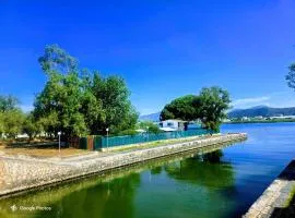 Graziosa villetta tra mare e lago