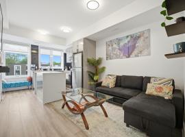Exquisite, Bright & Modern Condo - Free Parking โรงแรมในไนแอการาฟอลส์