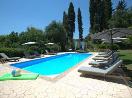 Ilias Apartments, hotel i Ýpsos