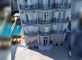 SkyHouse Batumi، فندق في باتومي