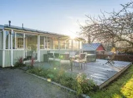 Private guesthouse for two with sauna and jacuzzi