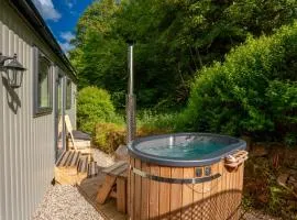 Romantic Shepherd's Hut with Wood-Fired Hot Tub