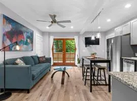 Downtown Retreat - Private Yard- Parking