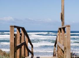 Tillicum Beach Motel - Formerly Deane's Oceanfront Lodge, hotel sa Yachats