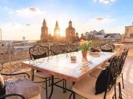 Sliema Cozy Townhouse with Rooftop View, Prime Spot