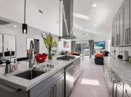 Luxury New Build Bright 2BR 2BA Large Backyard