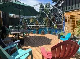 Poolside Hideaway Heated Pool All Year Ideal for Groups Sleeps 6 plus