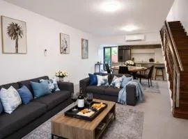 Townsville CBD Apartment- Walk to Stadium & The Strand w Parking