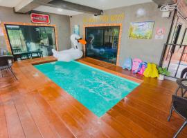 NJ HOME Pool Villa โรงแรมในบ้านเพ
