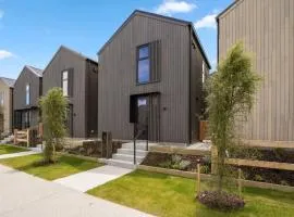 Ski Villa with Carpark 40, Stylish Alpine Base