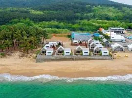 Taean Hakampo Waves Caravan Camping