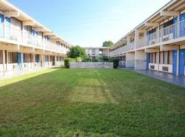 James River Inn & Suites