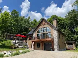 Promontoire-29 Mountain chalet with a hot tub