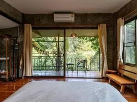 Lion Cafe Resort