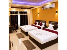 Marine Drive Hotel Devbhumi Palace Near Jagannath Temple - Fully Air Conditioning Room #Wifi and Lift Facilities - Best Hotel