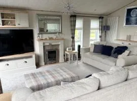 Harrogate Lodge - Sleeps4- South Facing Decking