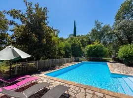 Villa historique à Berrias-et-Casteljau, 350 m² avec piscine privée