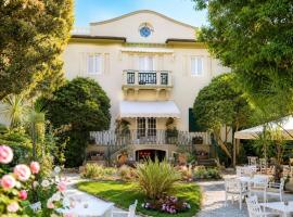 Hotel Club i Pini - Residenza d'Epoca in Versilia, מלון בלידו די קאמאיורה