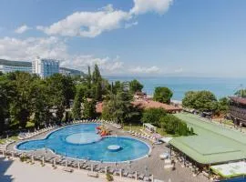 Family Apartment with Sea View & Pool in Zlatna Kotva