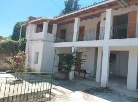 Antistoni Vacation House Scenic Nature View, Private Balcony & Yard
