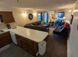 Winterplace Ski in Ski out condo First Floor D105