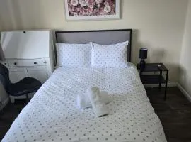 Spacious 3-Bed House with Free Parking in Nottingham City Centre