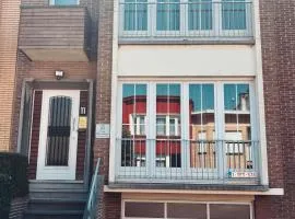 Familiale woning 8p met zonnige tuin en parking, vlakbij strand en centrum