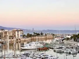2BR Penthouse with Terrace & Sea View
