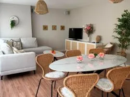 Modern 2-bedroom apartment within walking distance of the city centre and the beach T209