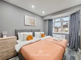 Luxury 5-BR Home - Reading Centre - Monthly Stays & Parking